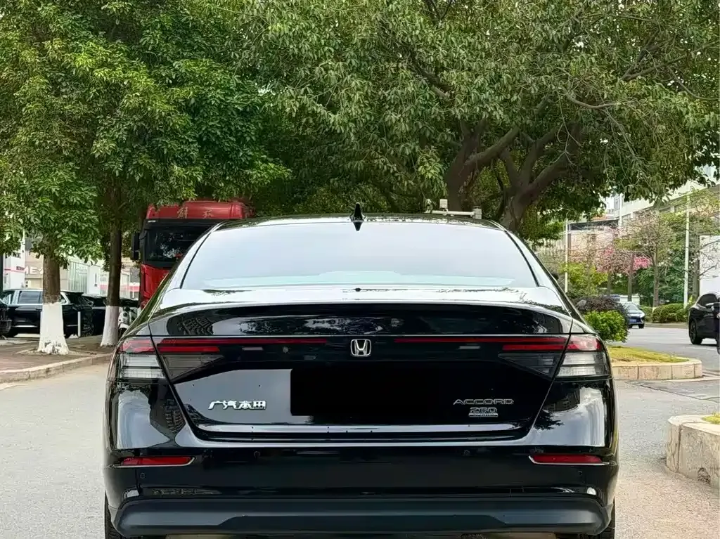 Honda Accord — фото 9