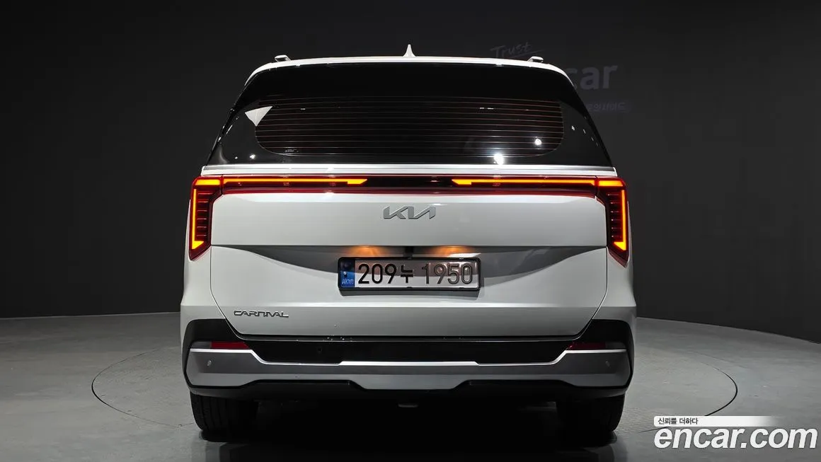 Kia Carnival — фото 4