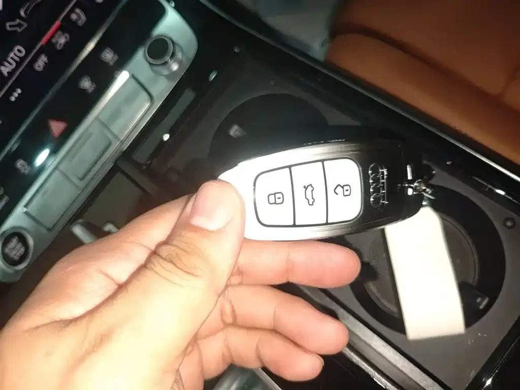 Audi A8 2025 из CN, фото 7