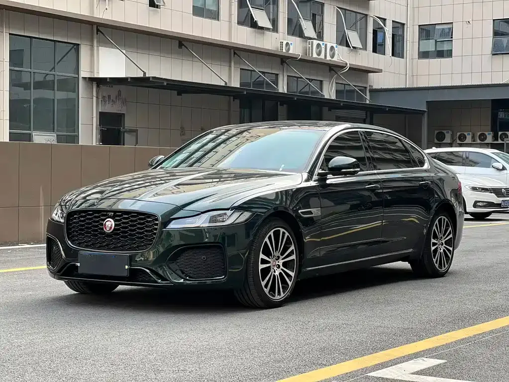 Jaguar XFL — фото 1