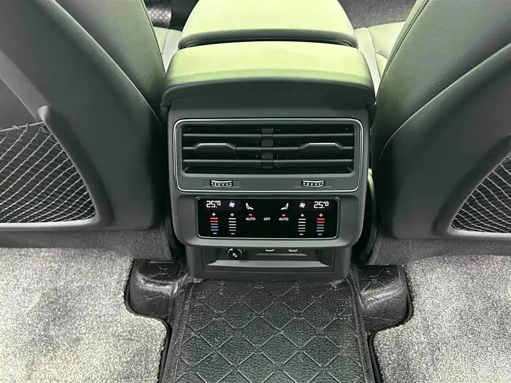 Audi Q8 2025 из CN, фото 10