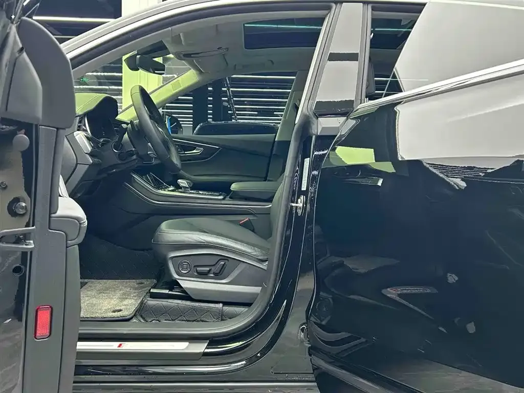 Audi Q8 2025 из CN, фото 5