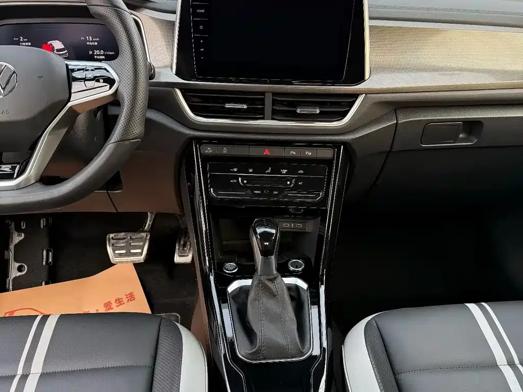 Volkswagen T-Roc 2023 из CN, фото 2