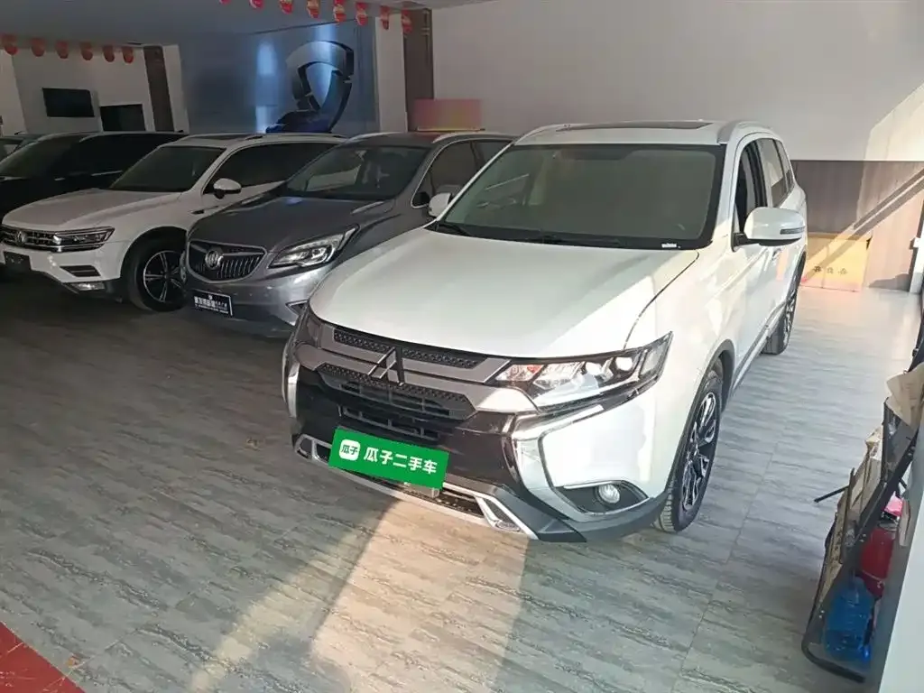 Mitsubishi Outlander 2021 из CN, фото 2