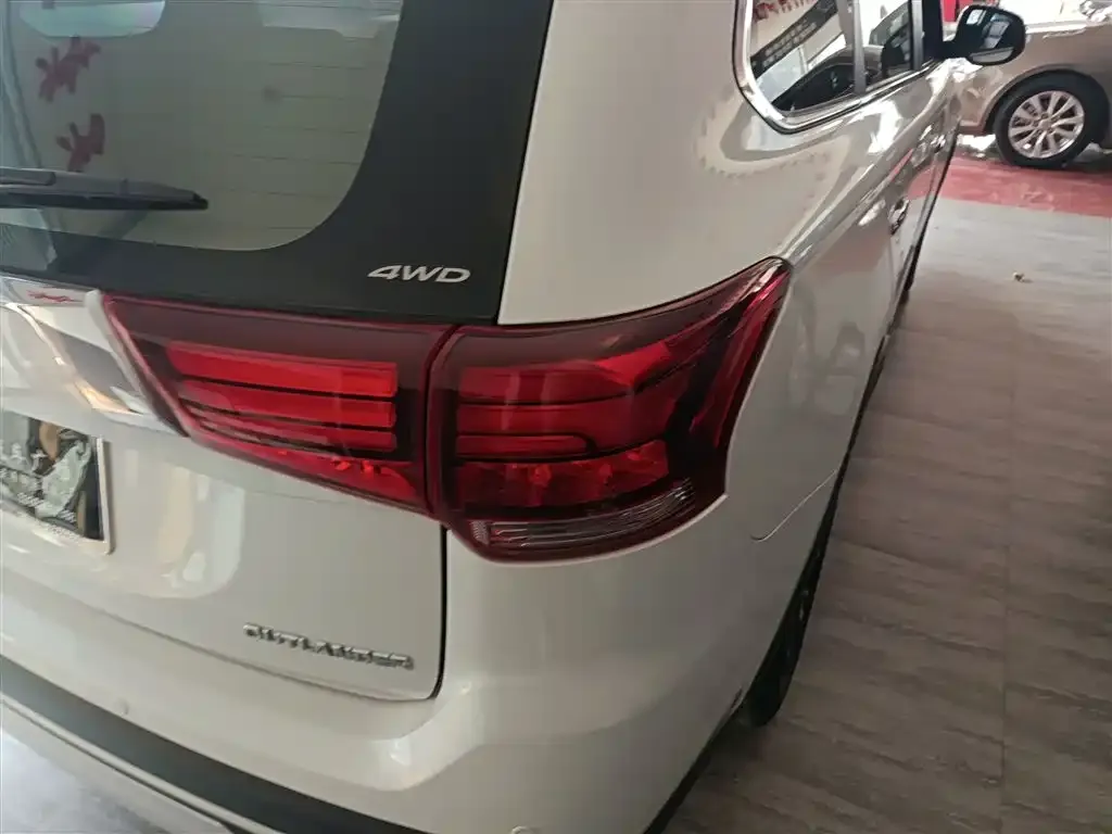 Mitsubishi Outlander 2021 из CN, фото 8