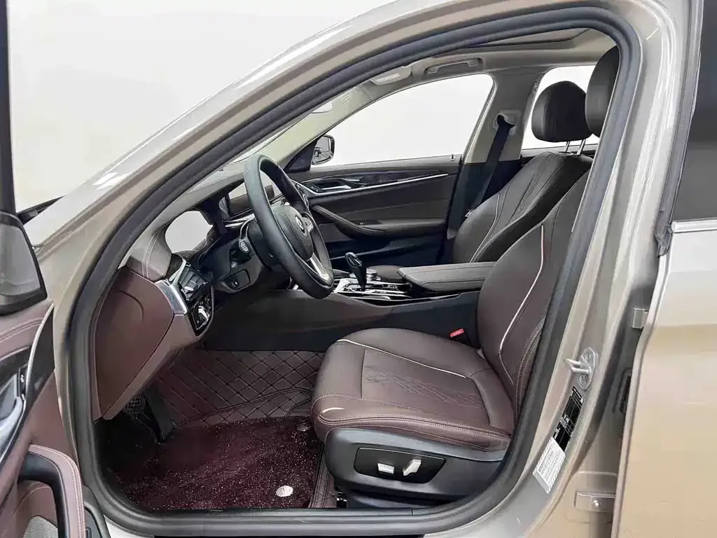 BMW 5 Series 2021 из CN, фото 3