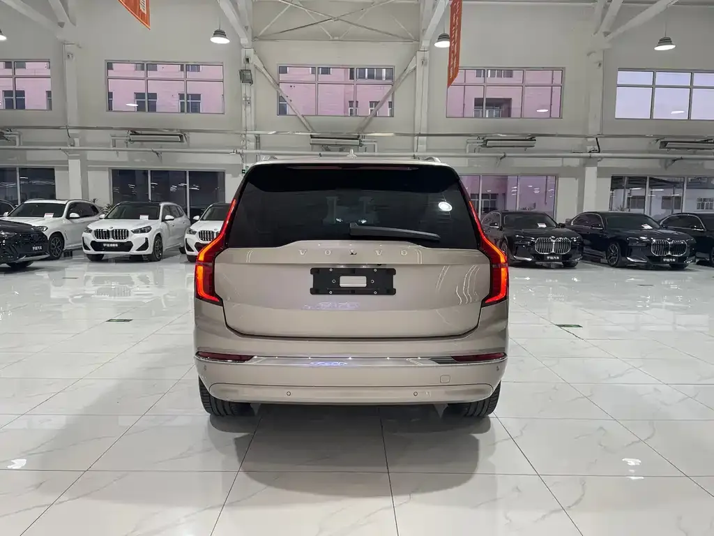 Volvo XC90 2025 из CN, фото 2