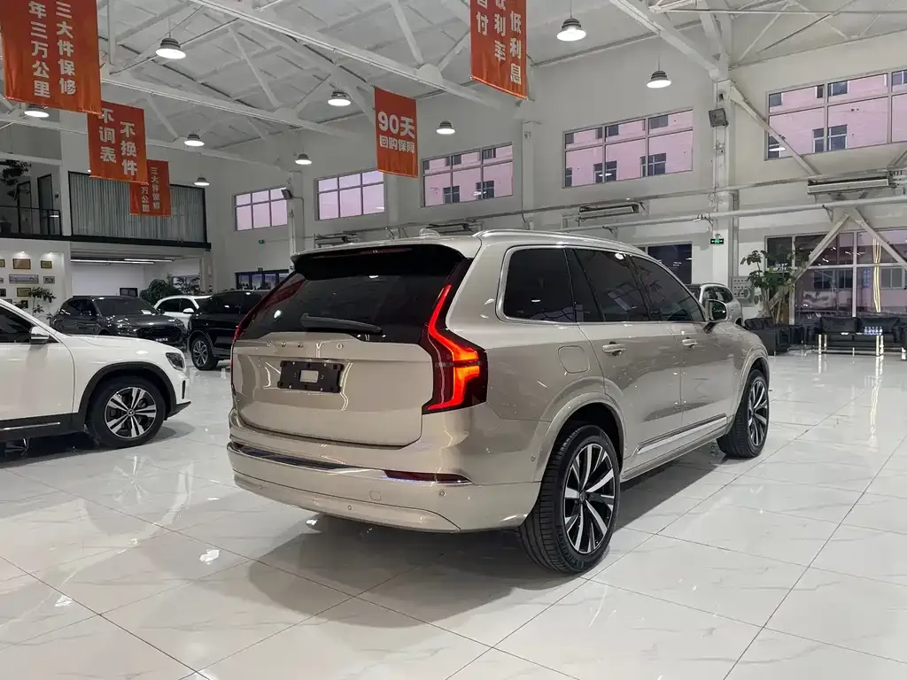 Volvo XC90 2025 из CN, фото 3