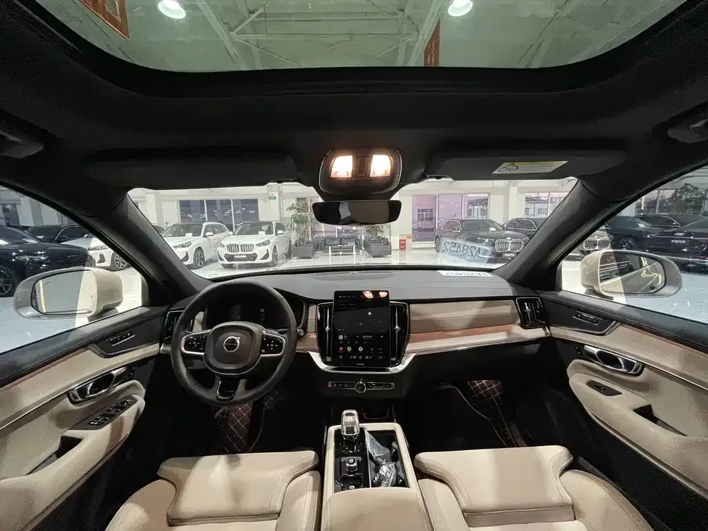 Volvo XC90 2025 из CN, фото 5
