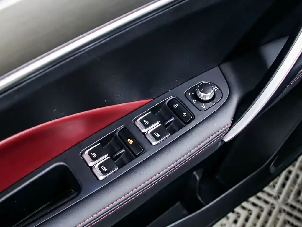 Geely Binyue 2021 из CN, фото 2