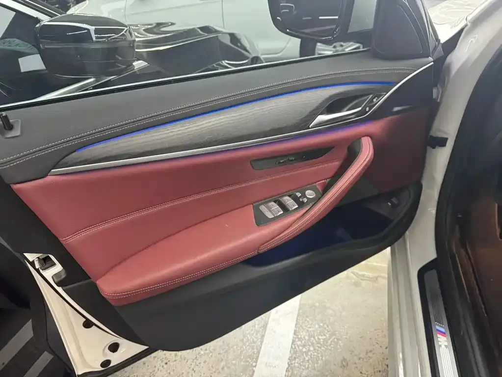 BMW 5 Series 2024 из CN, фото 9