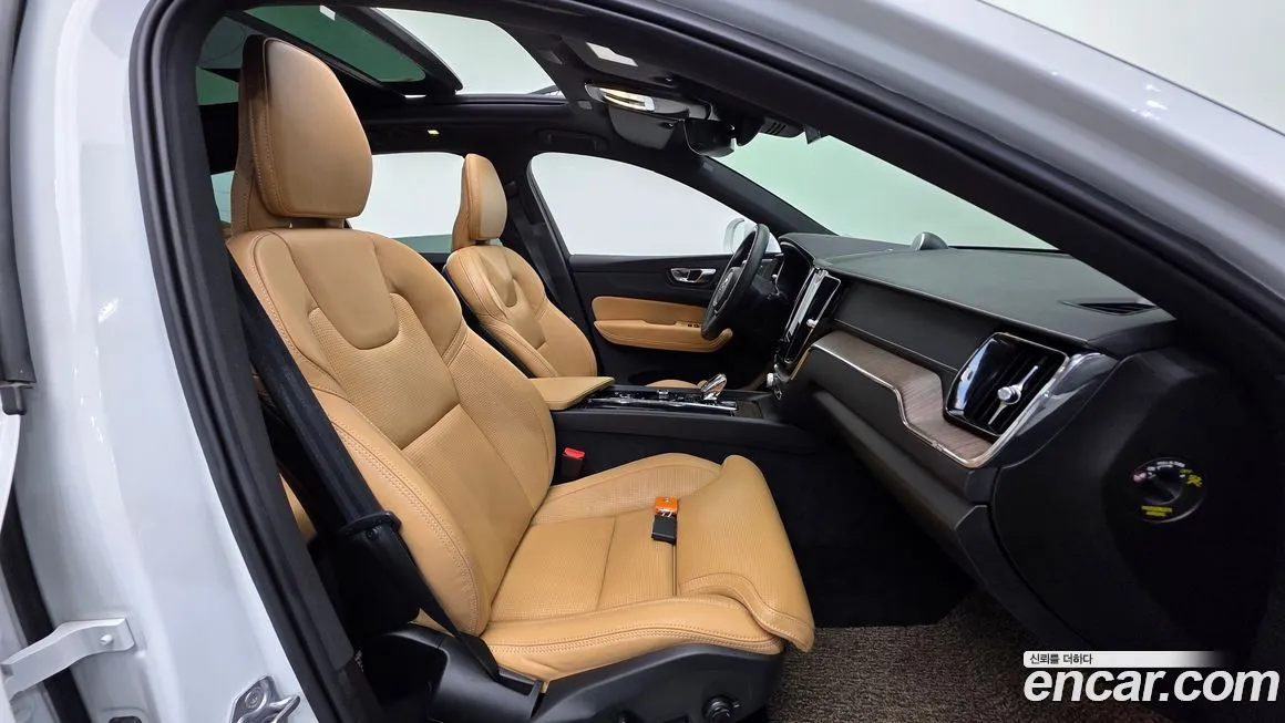 Volvo XC60 2022 из KR, фото 9