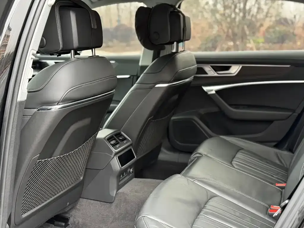 Audi A6L 2023 из CN, фото 10