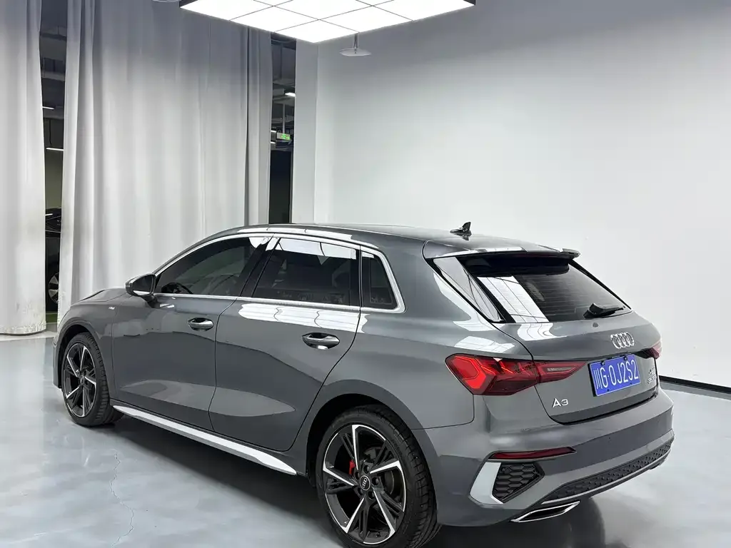 Audi A3 2023 из CN, фото 2