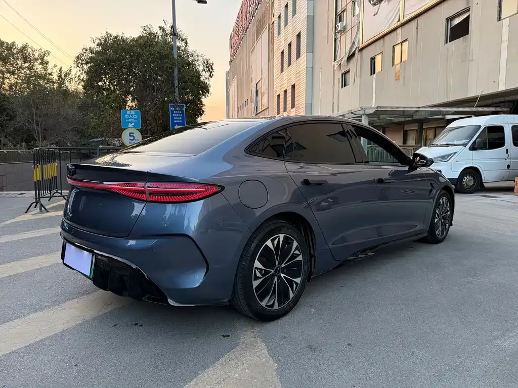 BYD Seal — фото 8