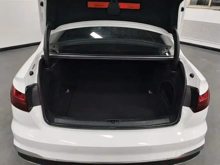 Audi A4L 2021 из CN, фото 6