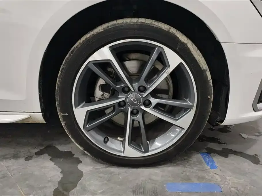 Audi A4L 2021 из CN, фото 4