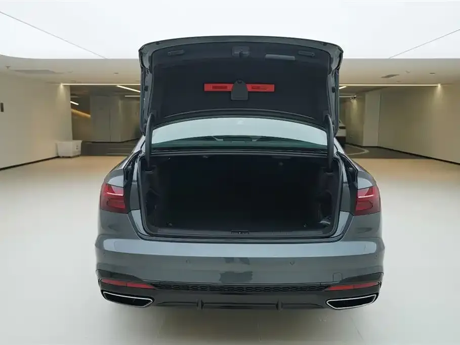 Audi A4L 2023 из CN, фото 3