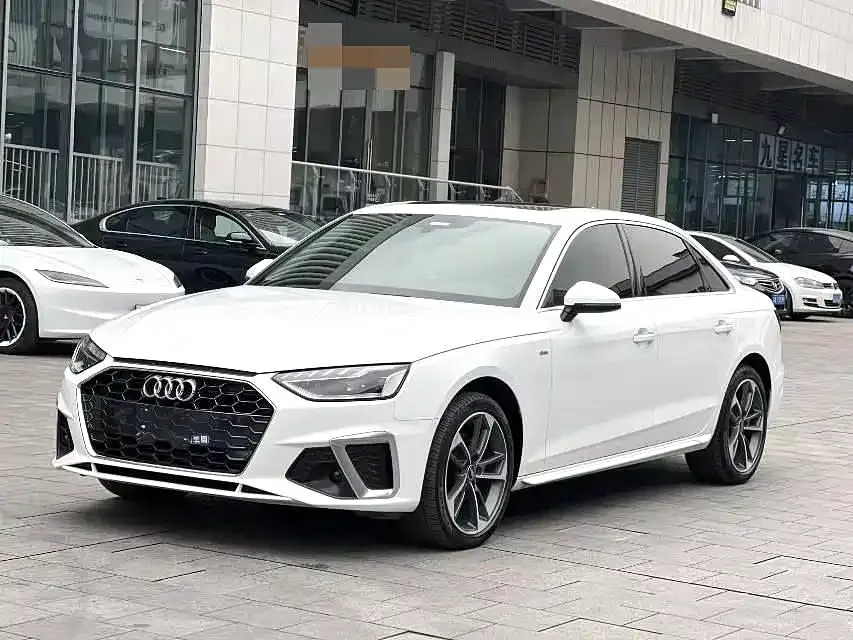 Audi A4L — фото 1