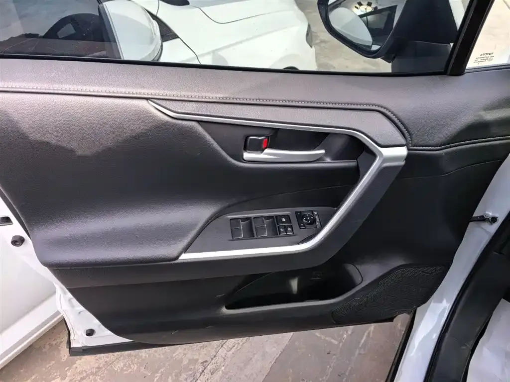 Toyota Wildlander 2023 из CN, фото 5