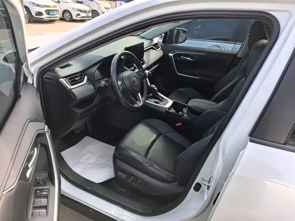 Toyota Wildlander 2023 из CN, фото 3