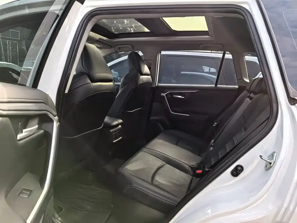 Toyota Wildlander 2023 из CN, фото 4