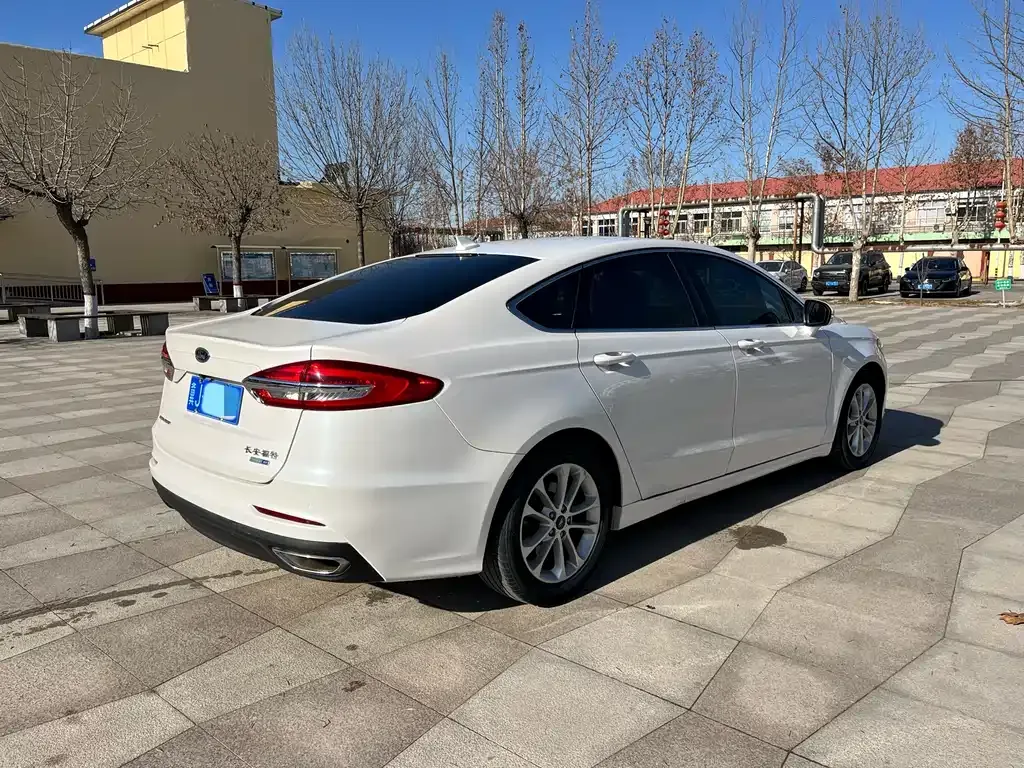Ford Mondeo — фото 4