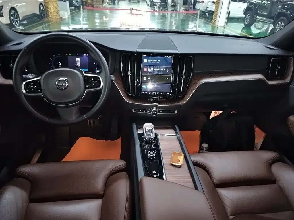 Volvo XC60 2023 из CN, фото 8
