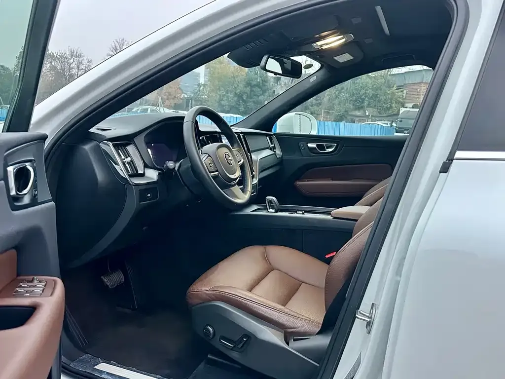 Volvo XC60 2025 из CN, фото 9
