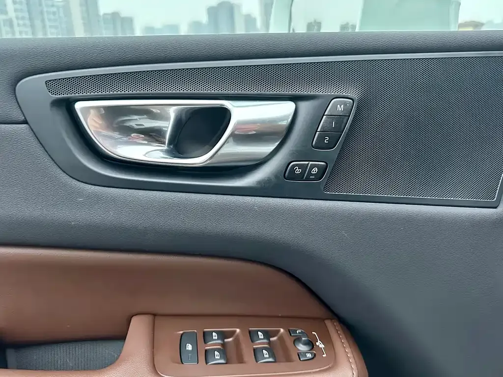 Volvo XC60 2025 из CN, фото 3