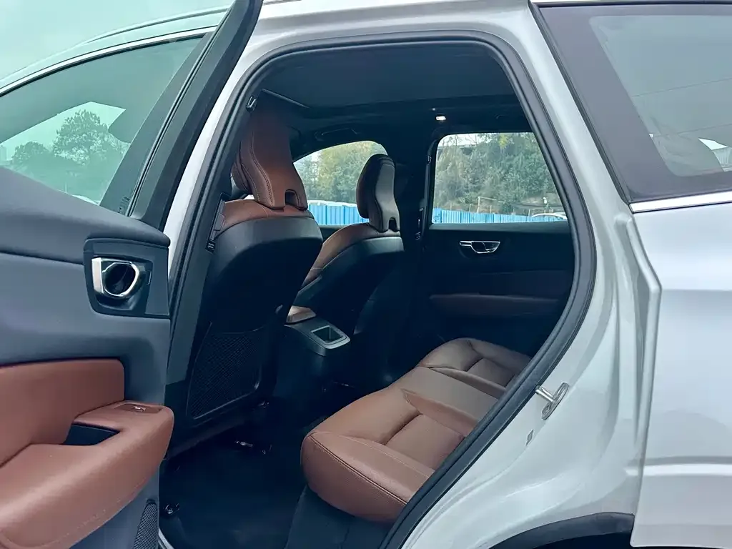 Volvo XC60 2025 из CN, фото 6