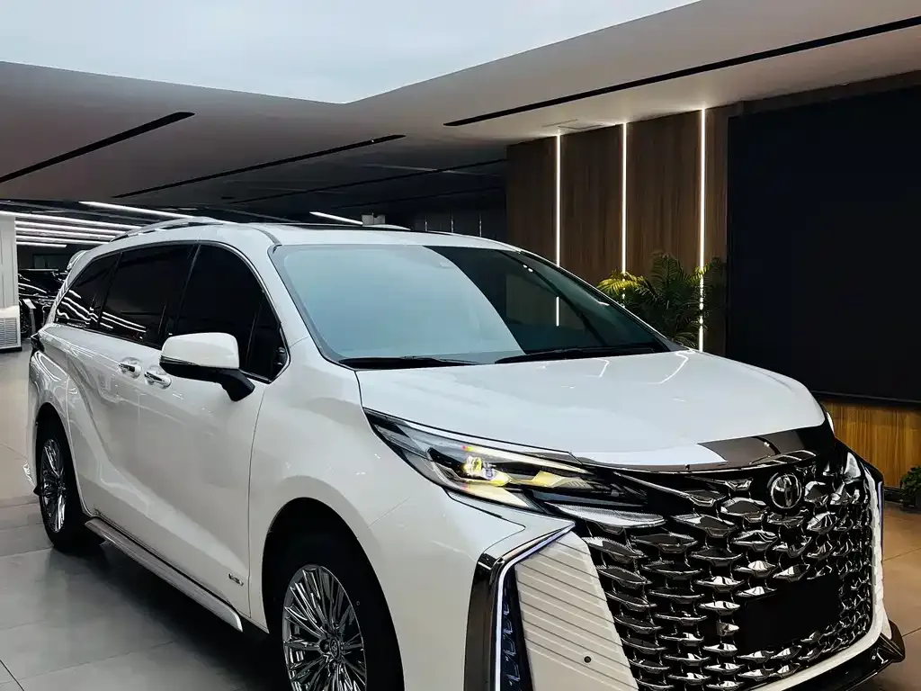 Toyota Granvia 2025 из CN, фото 4