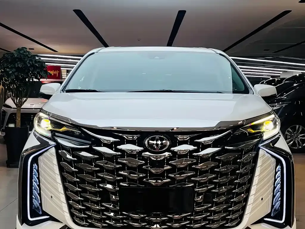 Toyota Granvia 2025 из CN, фото 10