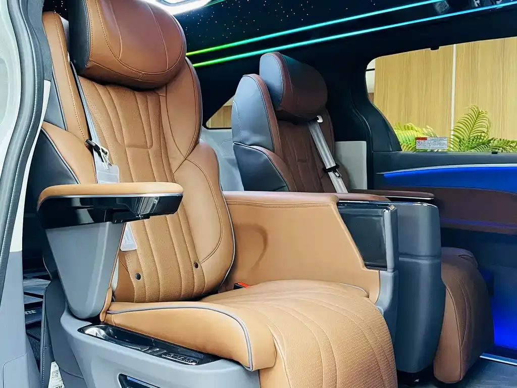 Toyota Granvia 2025 из CN, фото 7