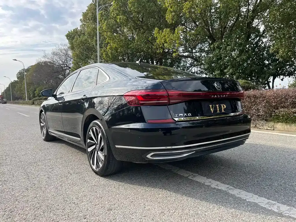 Volkswagen Passat — фото 8
