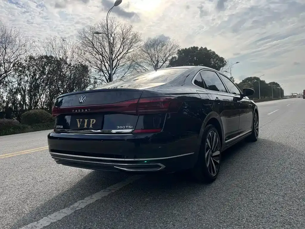 Volkswagen Passat — фото 6