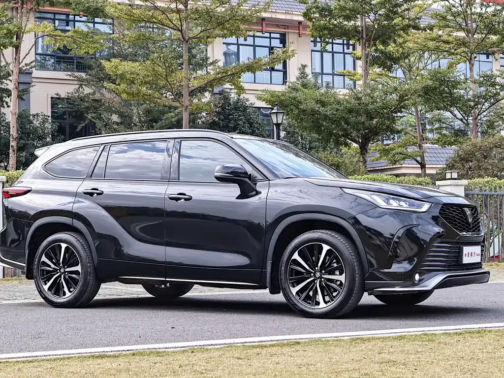 Toyota Crown Kluger 2024 из CN, фото 10