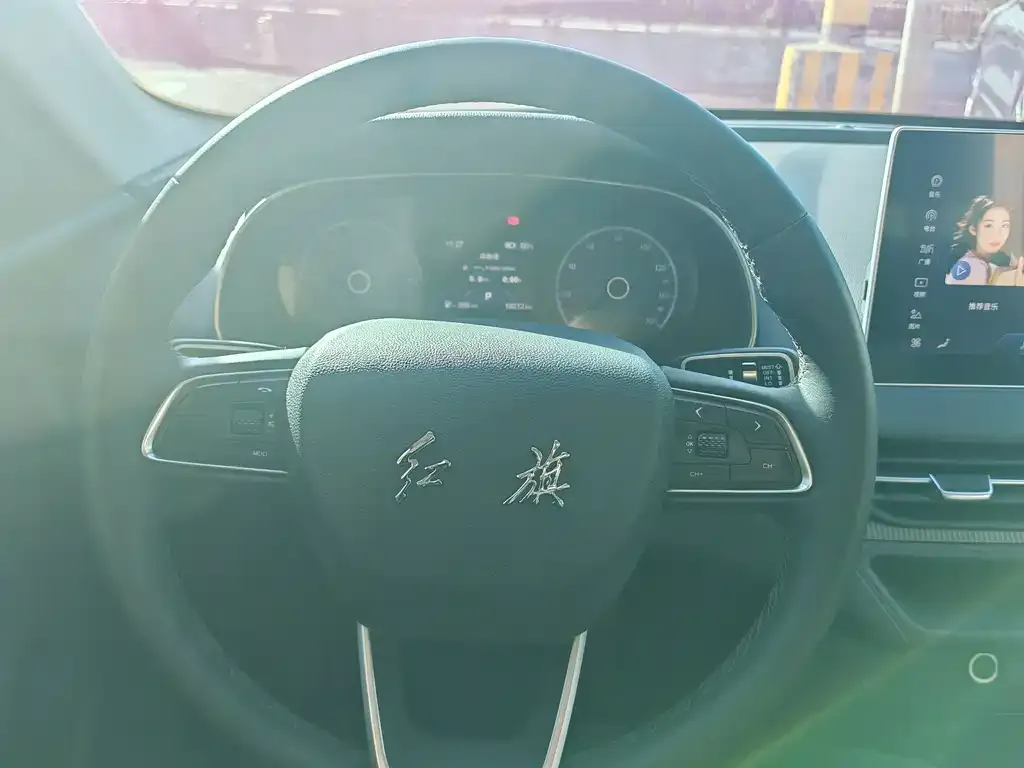 Hongqi E-QM5 — фото 2