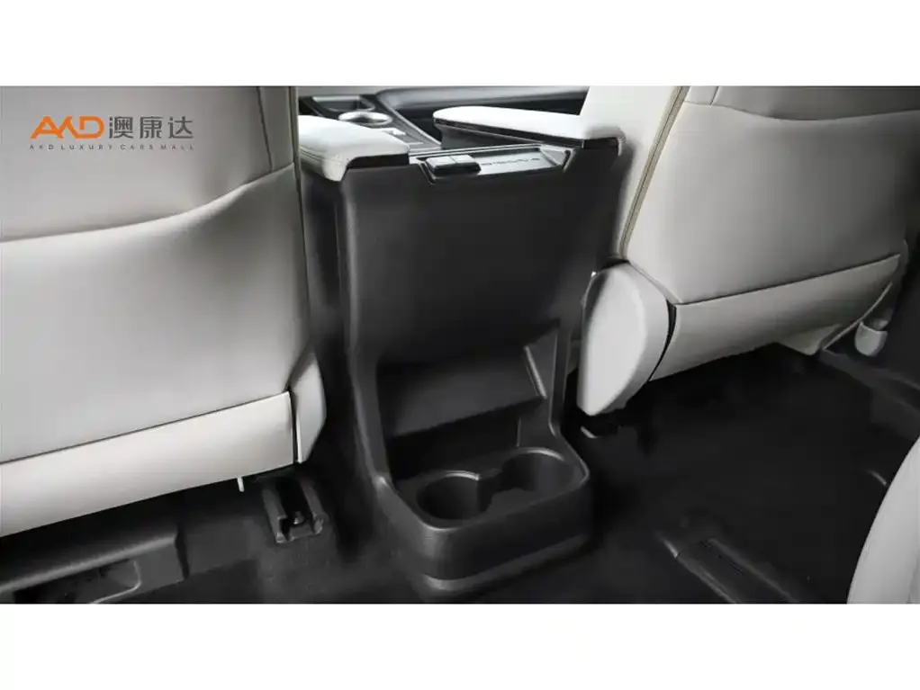 Toyota Sienna 2024 из CN, фото 4