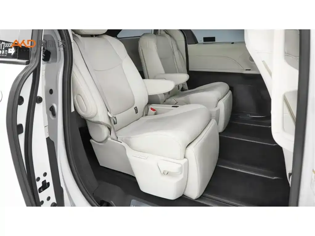 Toyota Sienna 2024 из CN, фото 9
