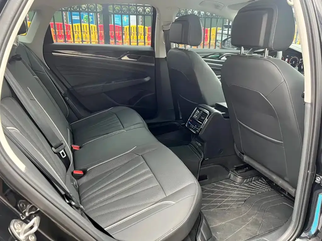 Volkswagen Passat 2023 из CN, фото 2