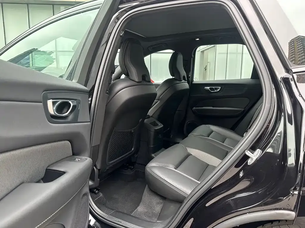 Volvo XC60 PHEV 2026 из CN, фото 3
