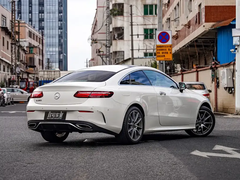 Mercedes-Benz E-Class (Import) — фото 4