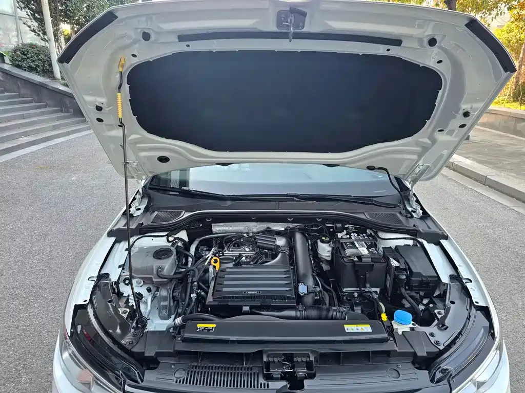Volkswagen Golf 2023 из CN, фото 6