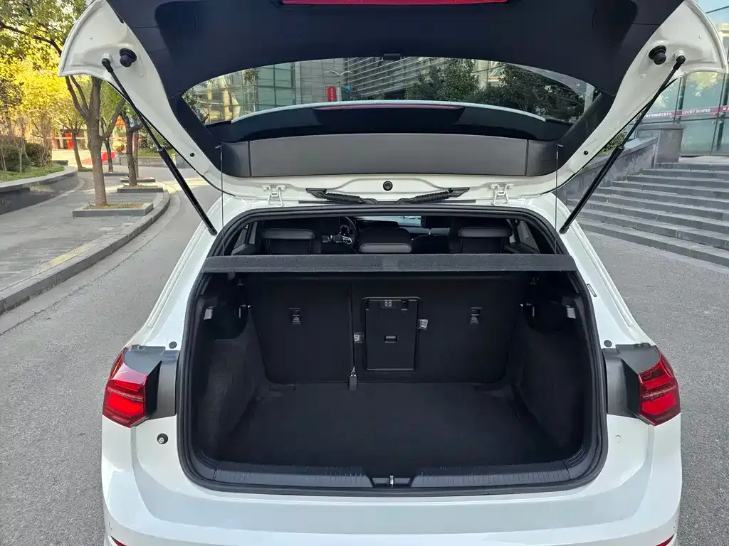 Volkswagen Golf 2023 из CN, фото 7