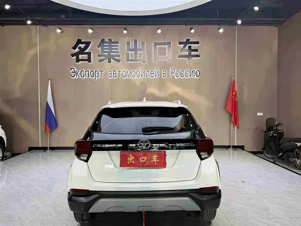 Toyota Yaris L — фото 2