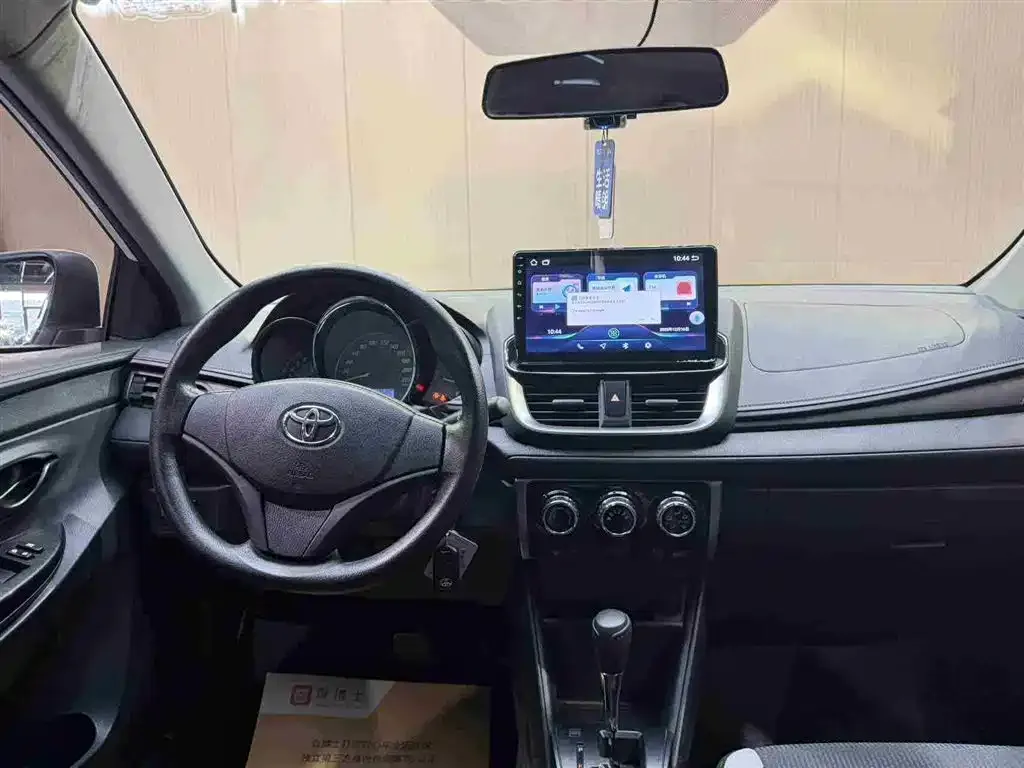 Toyota Yaris L — фото 9