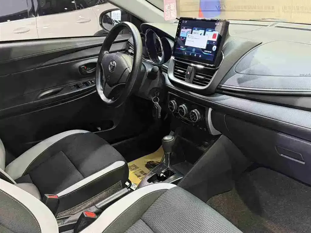 Toyota Yaris L — фото 6