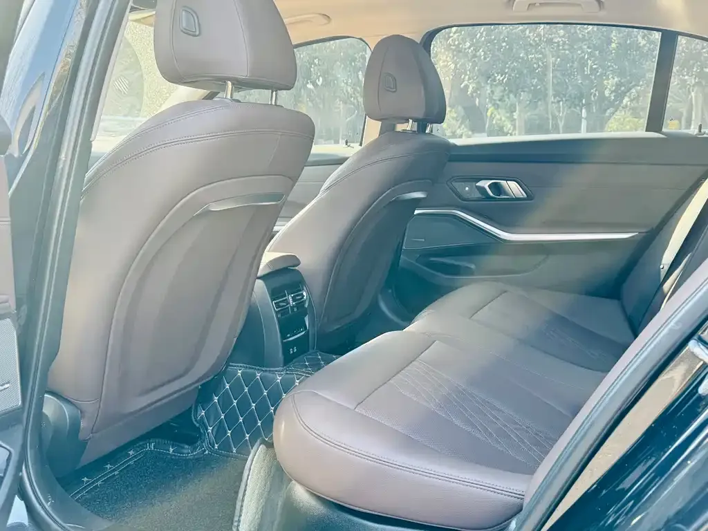 BMW 3 Series 2023 из CN, фото 3