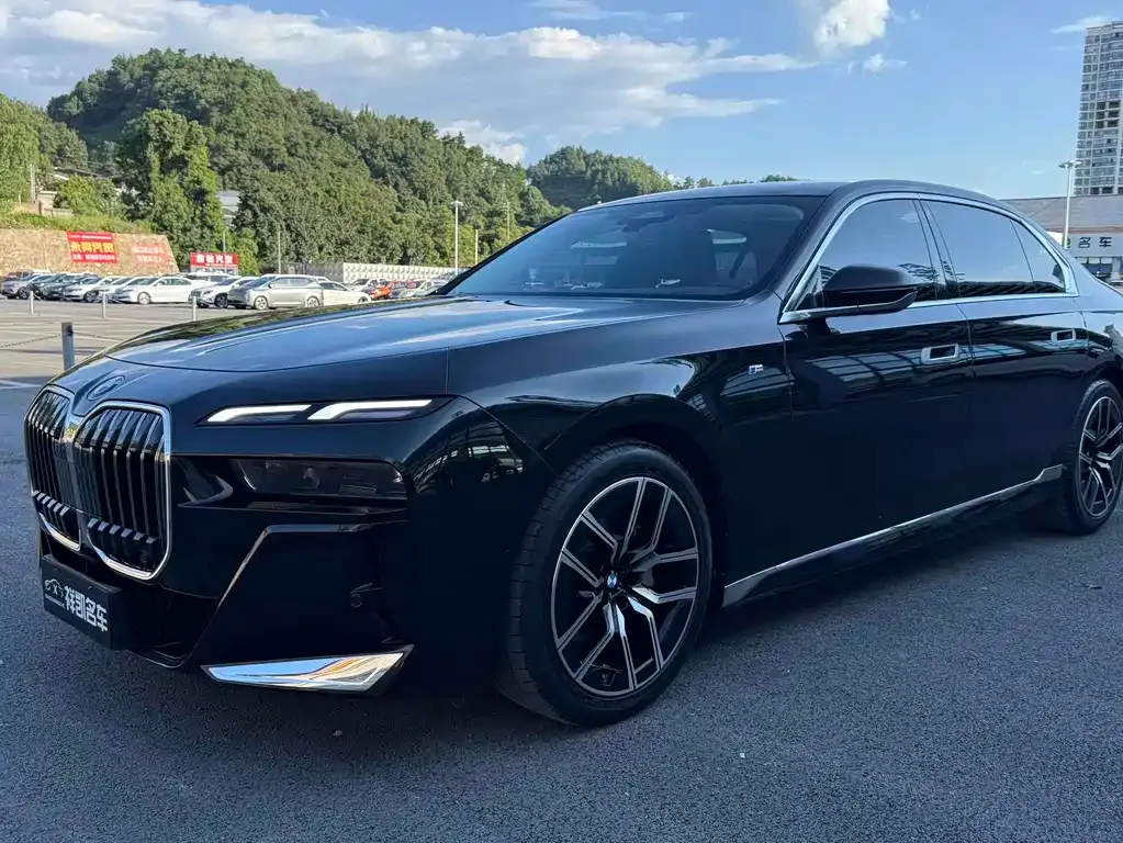 BMW 7 Series 2024 из CN, фото 1